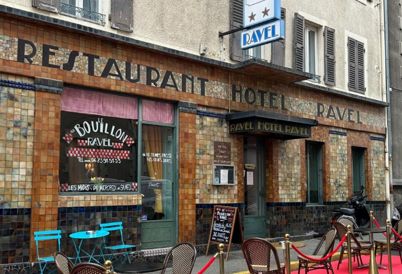 Ambiance chaleureuse et assiettes généreuses dans un restaurant traditionnel à Clermont-Ferrand